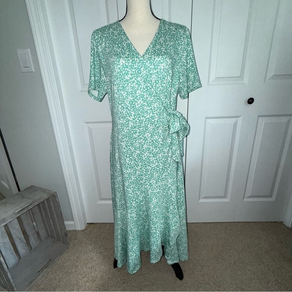 Lands' End Women’s Green Floral Midi wrap Dress Cool short sleeves Boho L/P - Picture 1 of 12